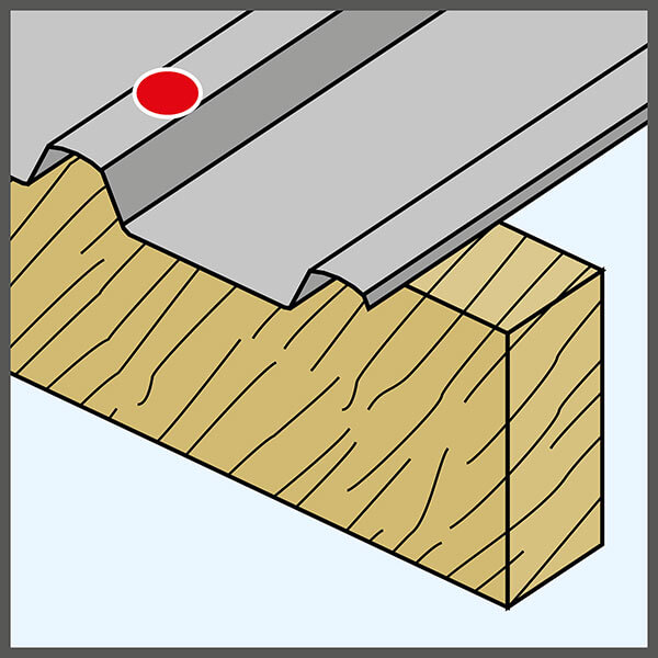 Placa de bajo perfil contra madera