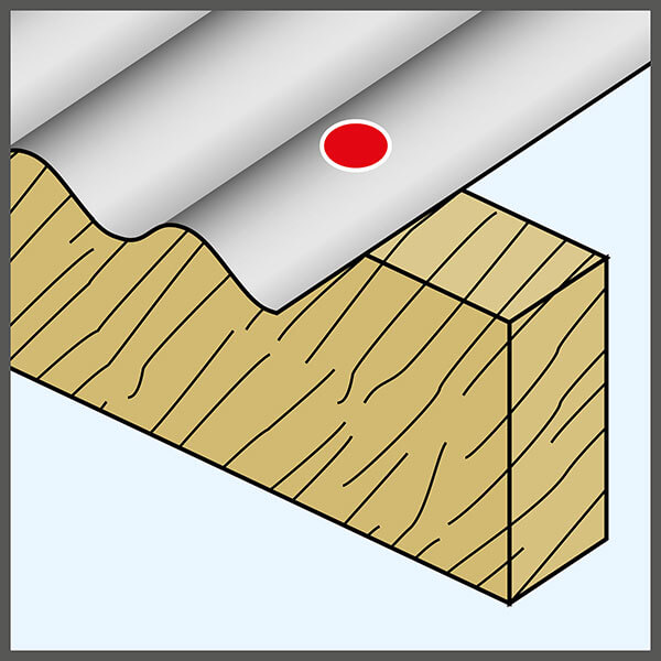 Perfil sinusoidal contra madera